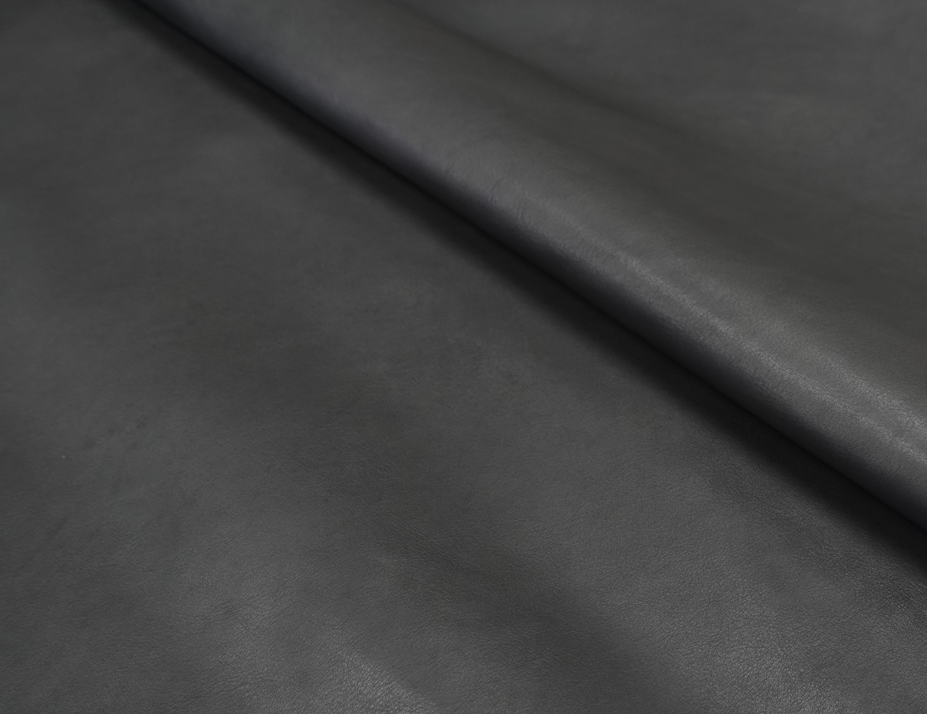 牛　素上げスムース　タンニン鞣し　＃黒　240デシ