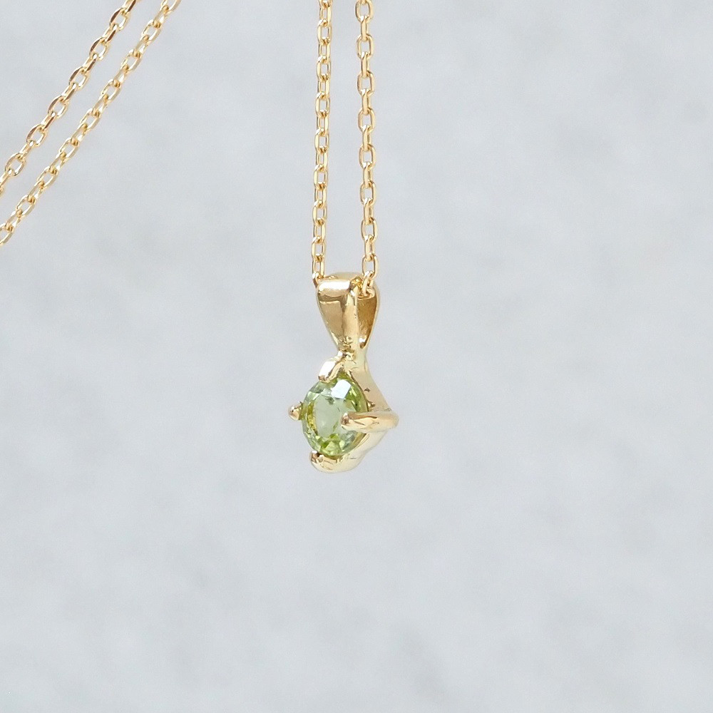 Ｋ１８ ペリドット 毎日着けたい 重ね着けしたい ８月 の 誕生石 のネックレス　送料無料