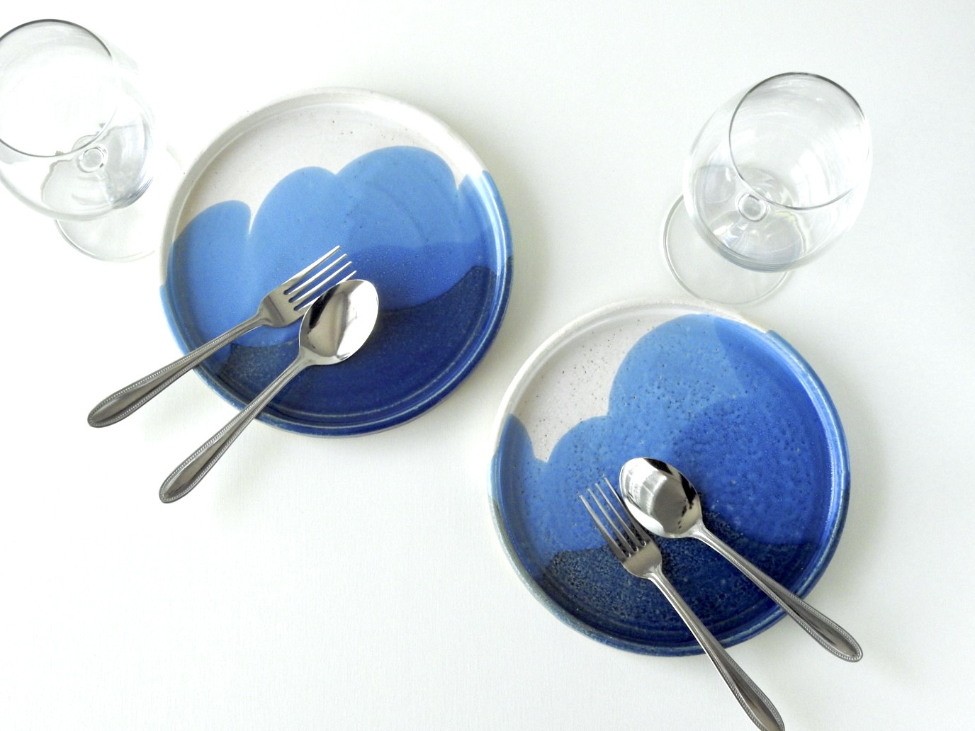 うみまちの皿 – 中皿ペアプレート/白浜の波景色を描いた陶器プレート