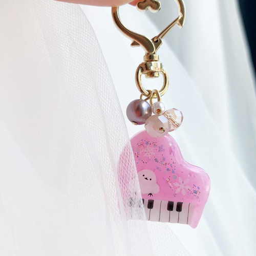 2521】ピアノキーホルダー シマエナガちゃんのいるピンクのグランド