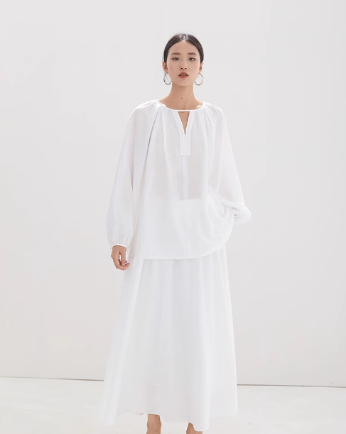 シャツの上着白独特のデザイン気質通勤シンプルストレートゆったり春秋新作婦人服