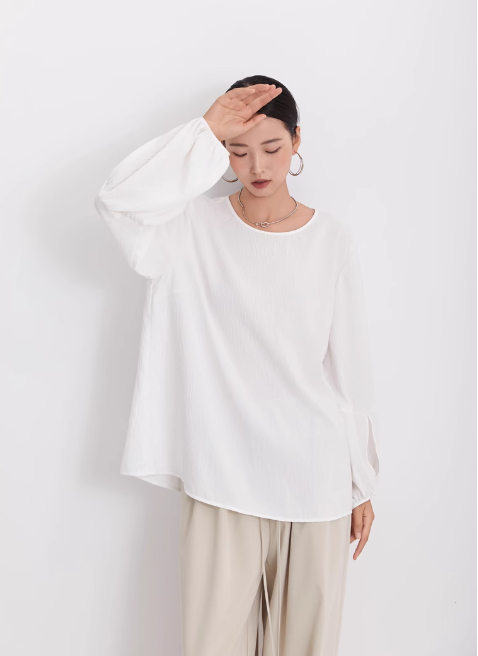 シャツトップス白ゆったりキルティングパフスリーブ丸首リラックス風怠け者デザイン感春夏秋婦人服