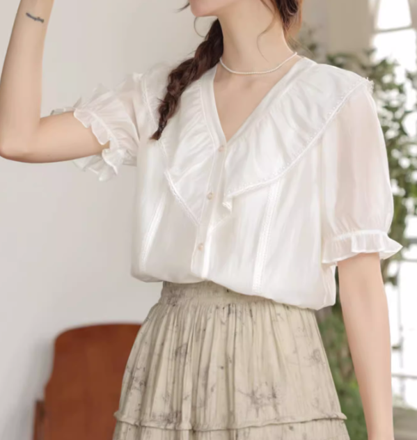 Vネックの白シャツ女2025新型夏のフリル雰囲気シフォントップス半袖腹部隠しシフォンブラウス 5,054円