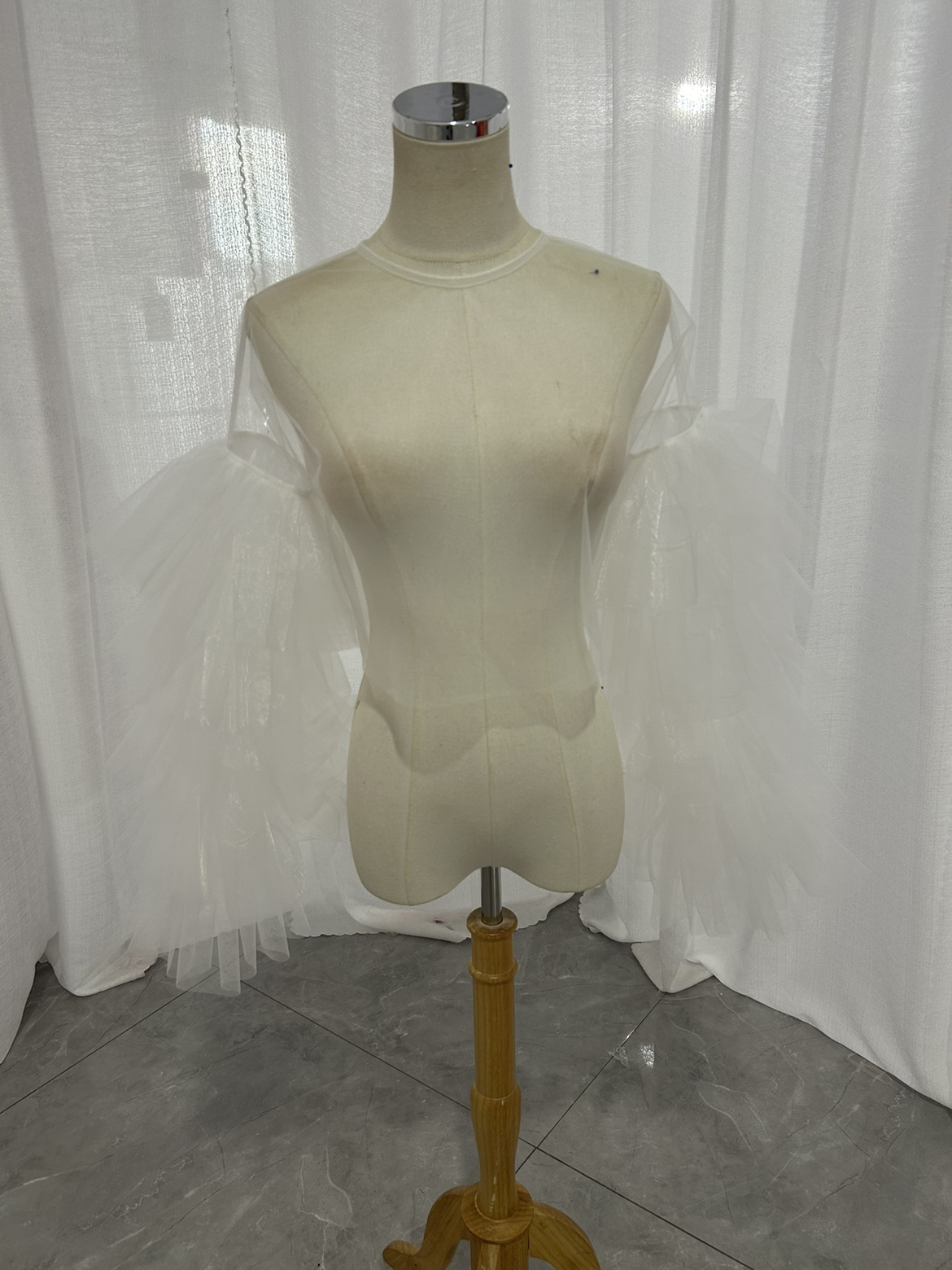 トップス ソフトチュール オフホワイト ふわふわ袖 長袖 結婚式/披露宴