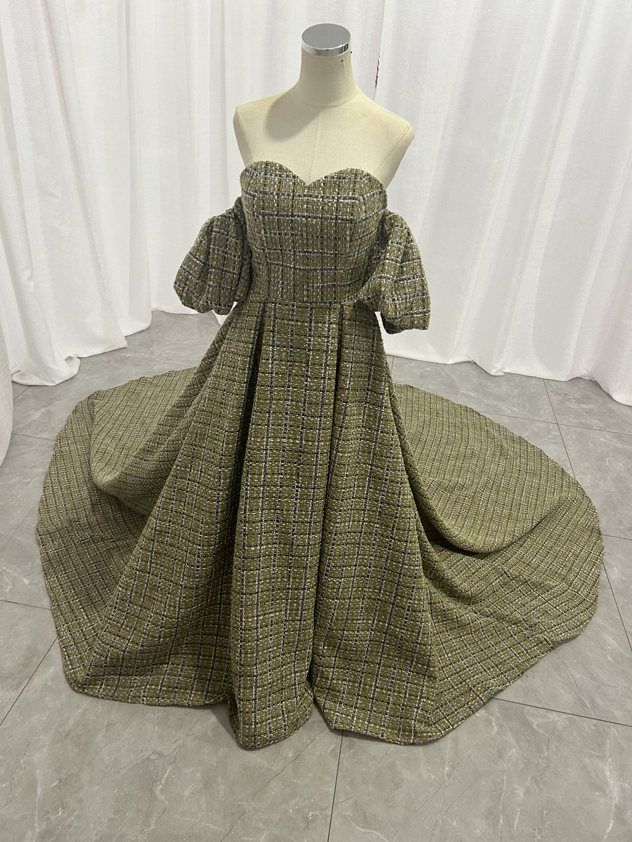 上品 グリーン ベアトップ カラードレス 取り外し袖 華やかなトレーン ツイードドレス二次会/2次会/挙式/前撮り/花嫁