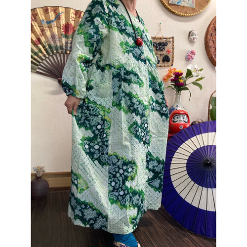 有松絞り(緑色）の前開きワンピースコート 着物リメイク ワンピース