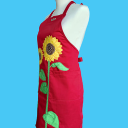 ひまわりとカブトムシのアップリケエプロン｜真夏のワンシーンを切り取った一枚｜大きめポケット付き・綿素材・選べるカラー 5枚目の画像