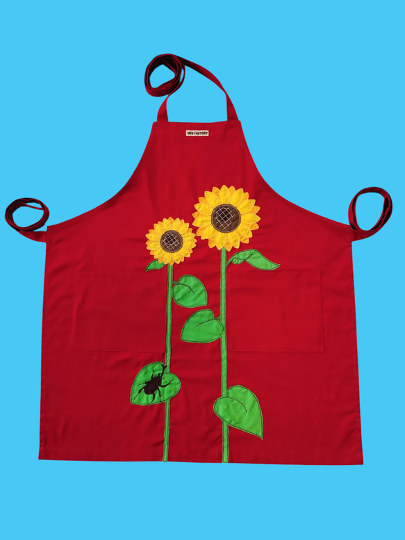 ひまわりとカブトムシのアップリケエプロン｜真夏のワンシーンを切り取った一枚｜大きめポケット付き・綿素材・選べるカラー 2枚目の画像
