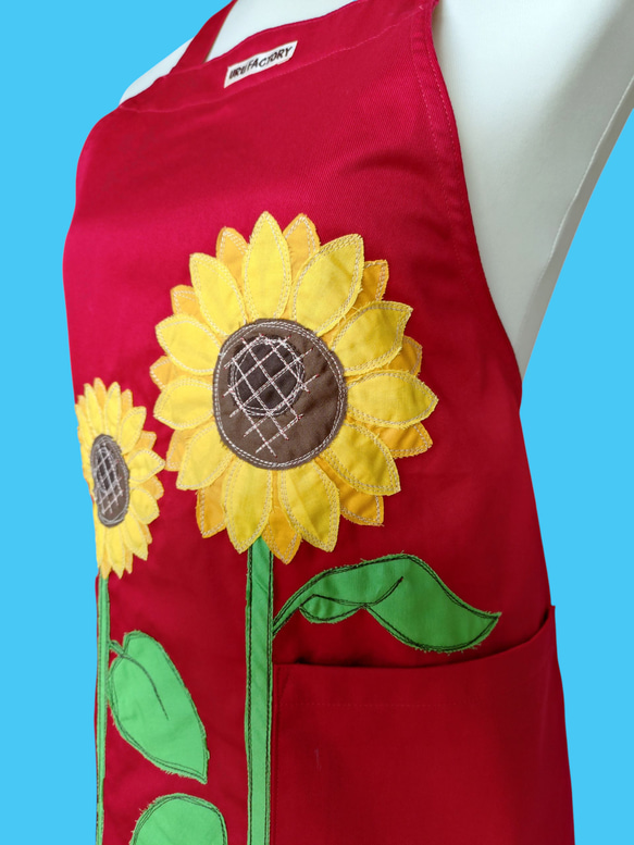 ひまわりとカブトムシのアップリケエプロン｜真夏のワンシーンを切り取った一枚｜大きめポケット付き・綿素材・選べるカラー 6枚目の画像