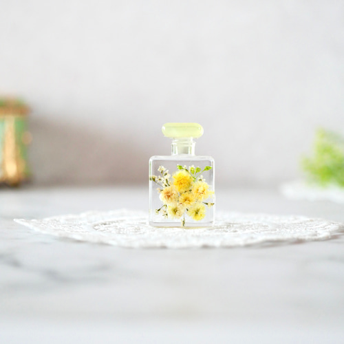 ときめきをとじこめた ミニ香水瓶のオブジェ】香水瓶置物 その他