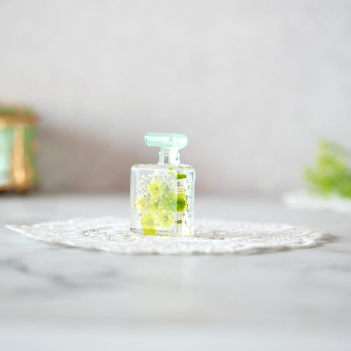 ときめきをとじこめた ミニ香水瓶のオブジェ】香水瓶置物 その他