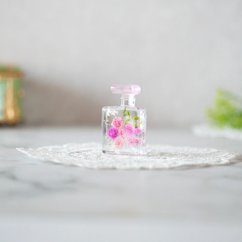 ときめきをとじこめた ミニ香水瓶のオブジェ】香水瓶置物 その他