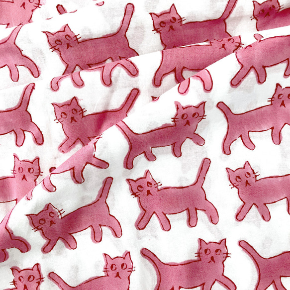 インド ブロックプリント生地 [50cm単位] キャット ピンク ホワイト地B ファブリック 猫 ねこ IF0302 1枚目の画像