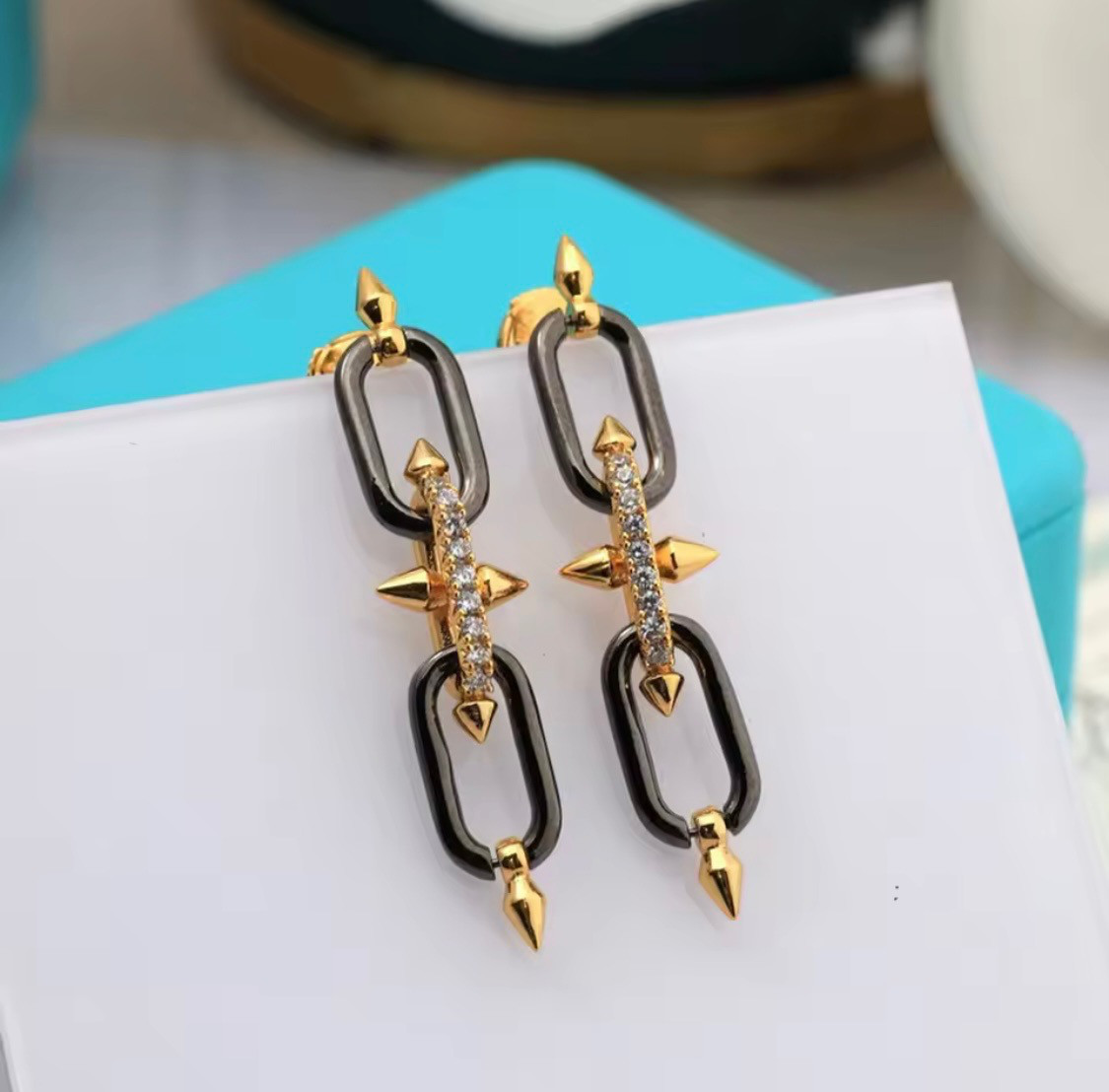 送料無料！高品質！チェーンハードウェア槍ブラックピアス