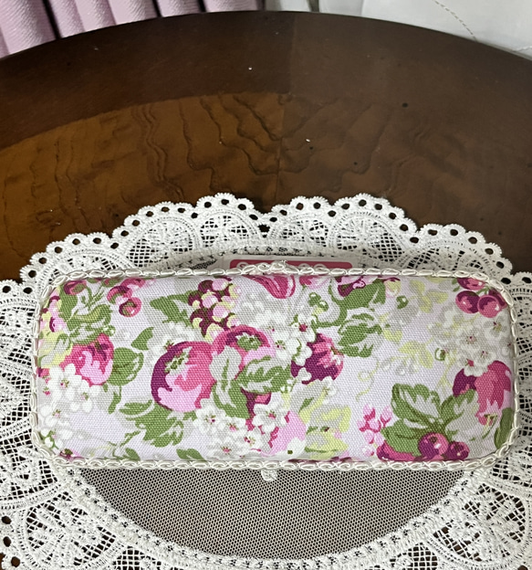 メガネケース  美しい絵柄　イギリス　ラベルピエス　チェリー柄　大人可愛い　 2枚目の画像