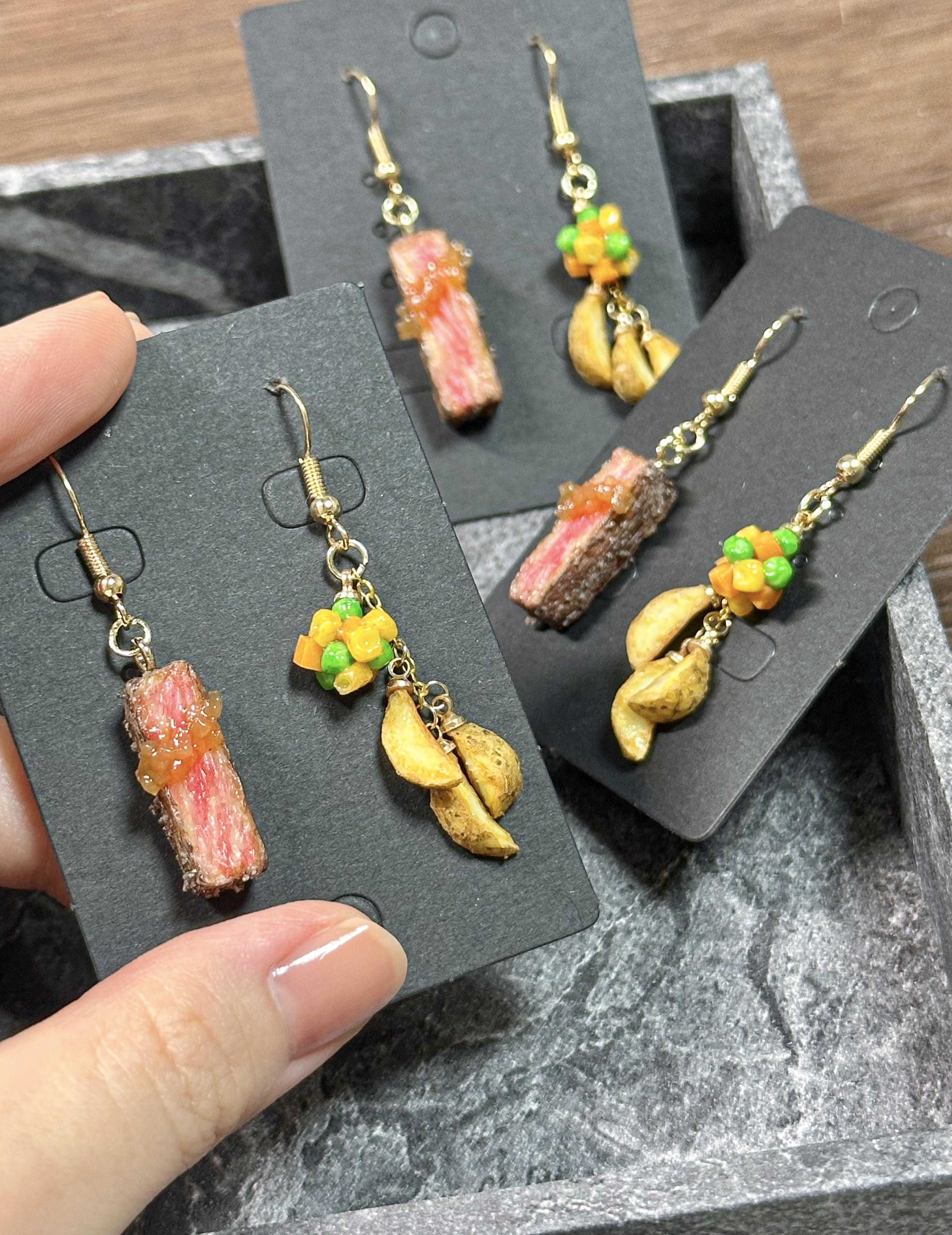 レアなステーキピアス【イヤリング変更可】