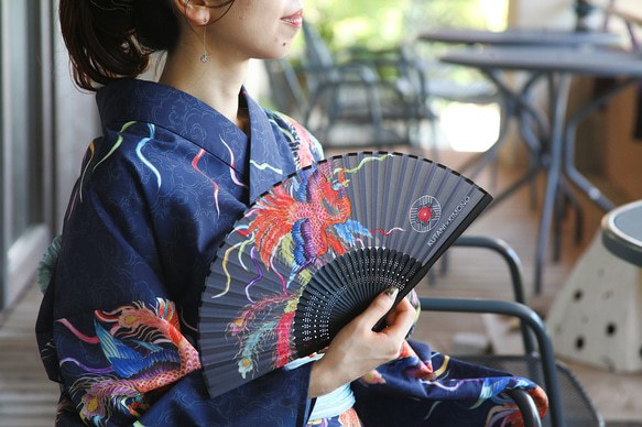 九谷をまとう扇子【KUTANI×KIMONO】鳳凰  同柄収納袋・化粧箱入 7枚目の画像