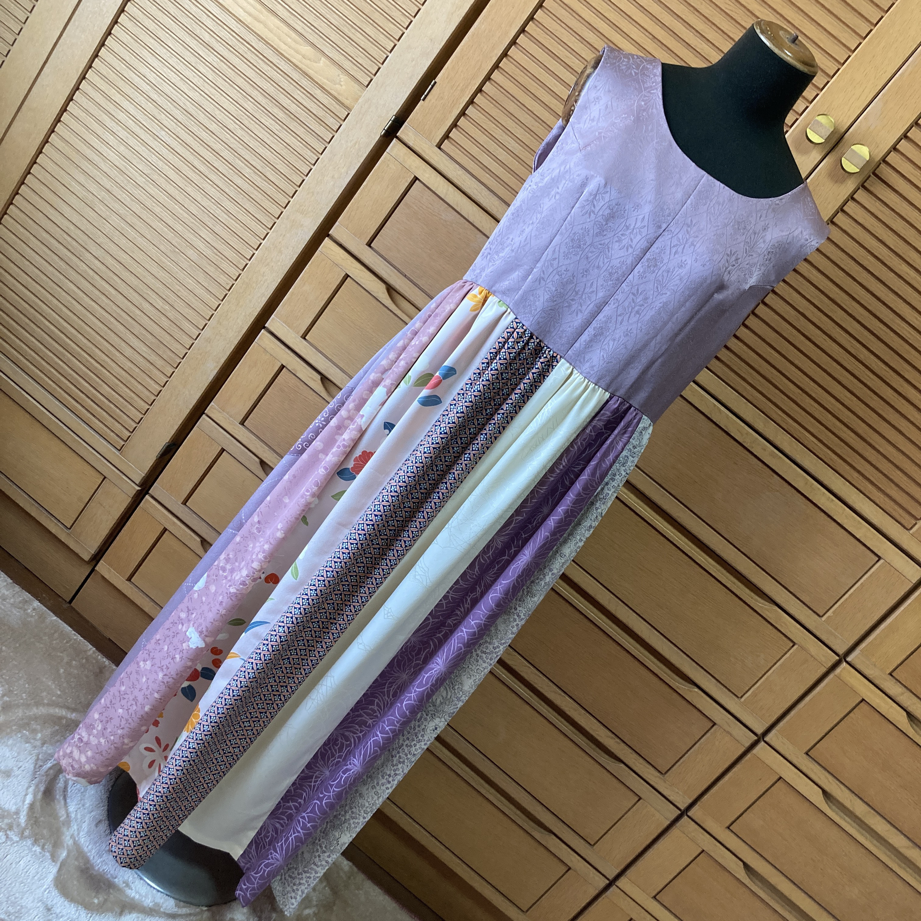 13枚のお着物からリメイク　パッチワークのギャザースカート　ノースリーブ　ロングワンピース