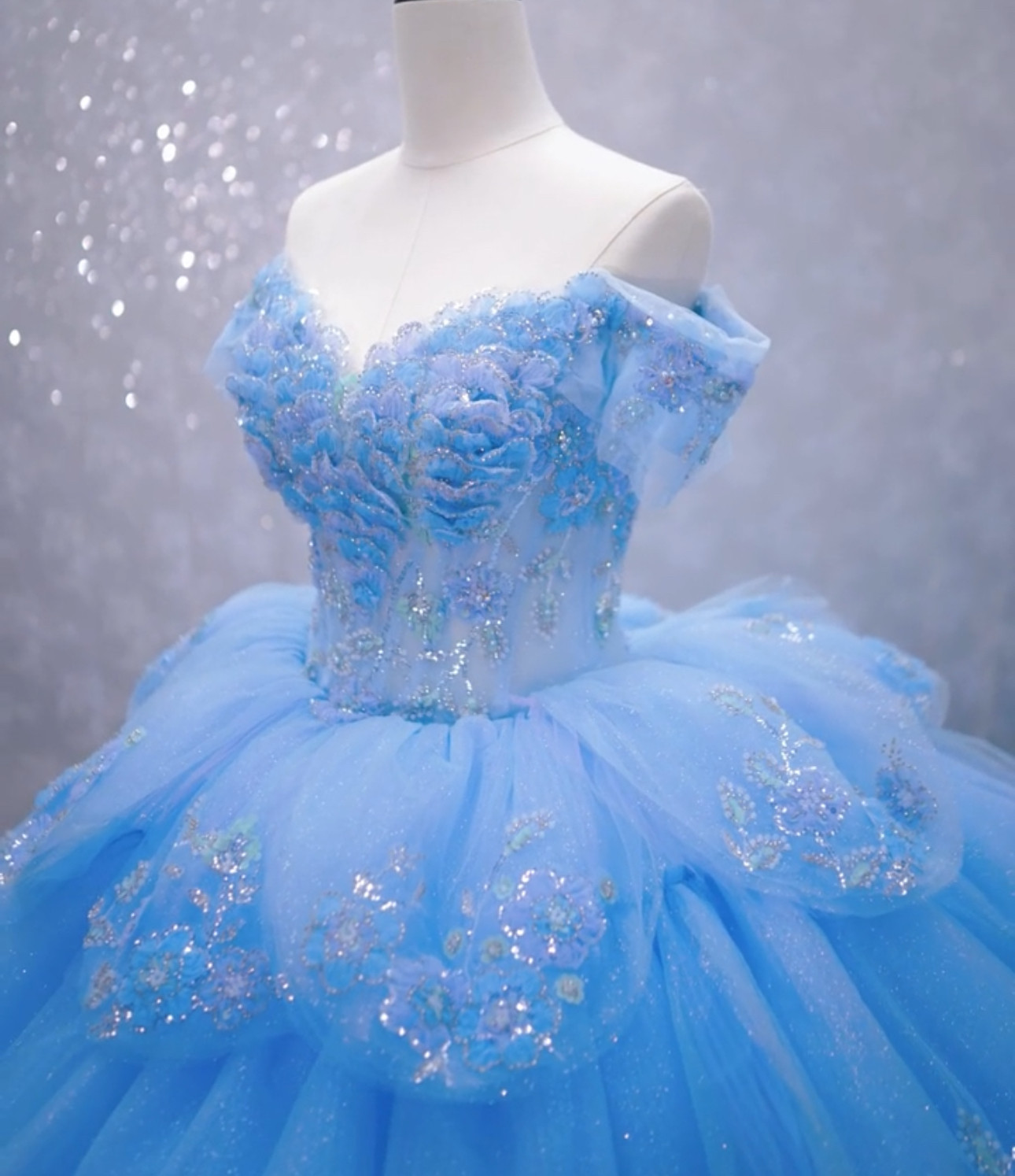 憧れのドレス　水色　ブルー　可愛い　目立つ　ロケーション撮影ステージ衣装　ラッフルスカート　編み上げ　パーティードレス