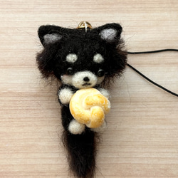 ロールパン大好き♡黒チワワちゃんのストラップ キーホルダー モカ