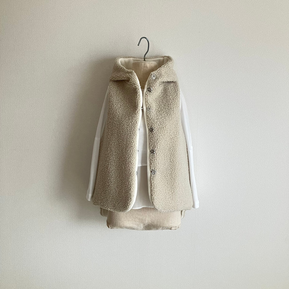 こつぶボア×フリース　フードベスト　ライトサンド×オフ 9枚目の画像