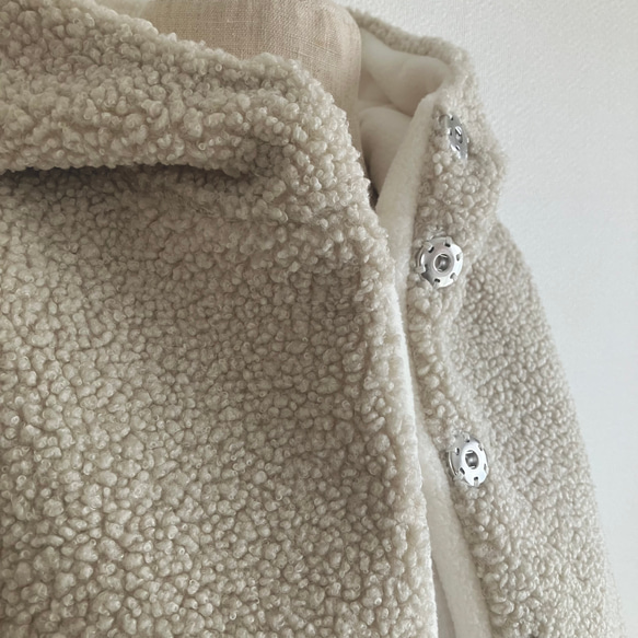 こつぶボア×フリース　フードベスト　ライトサンド×オフ 5枚目の画像