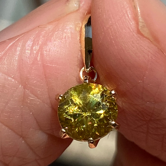 18金 /Au750 ペンダント K18YG AU750 18金 天然パキスタン産スフェーン 1.0ct ペンダント