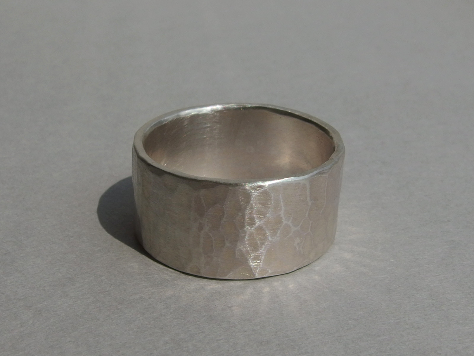 シルバーフラットリング　平打ち槌目　10㎜幅【silver】