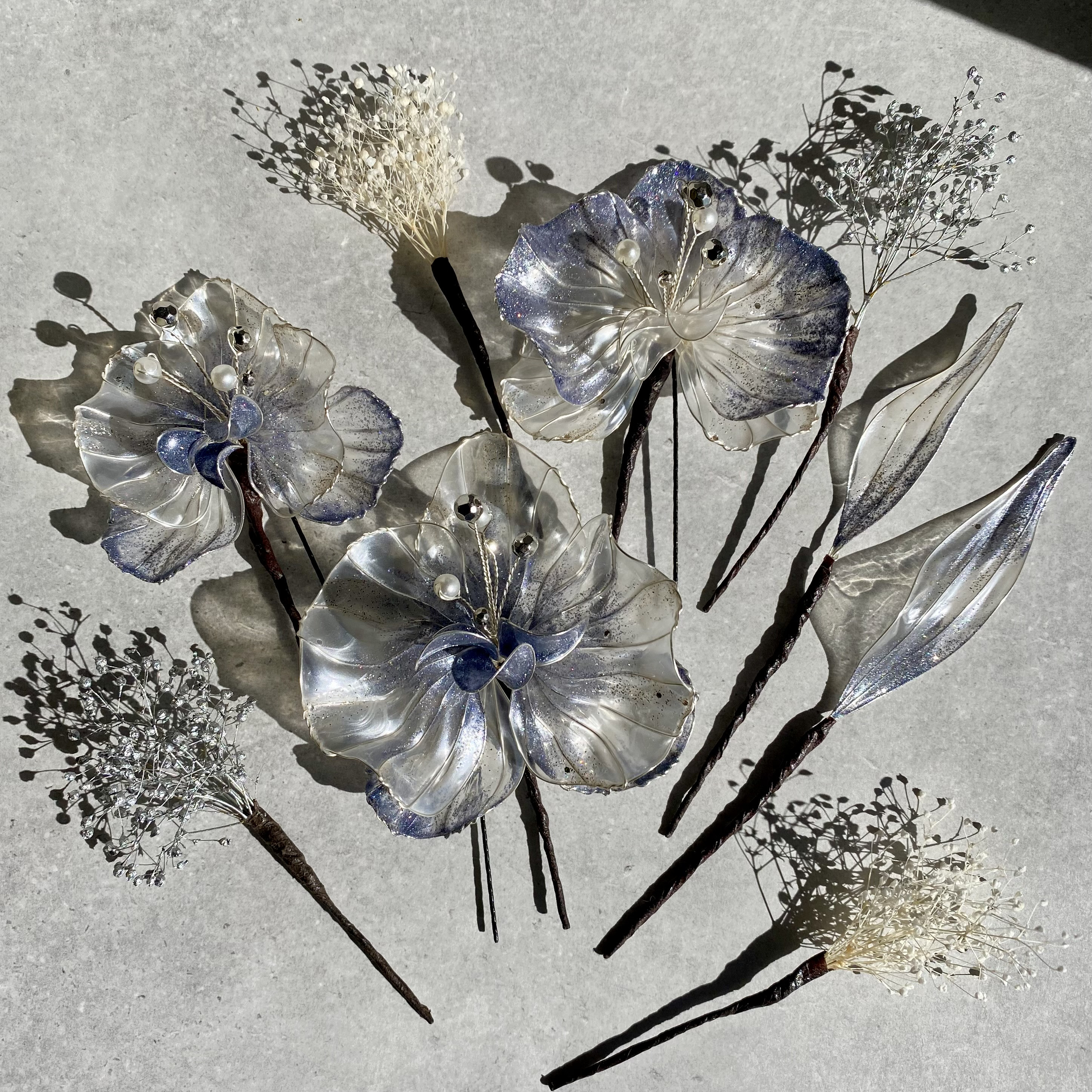 【きらめく胡蝶蘭】ブルー　青　アメリカンフラワーの髪飾り　金箔付　シルバー　水色　ディップフラワー　結婚式　前撮り