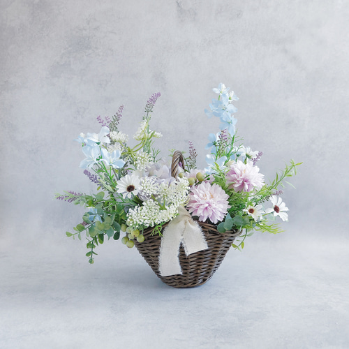 ナチュラルバスケットお供え花 白・水色・紫（アーティフィシャル