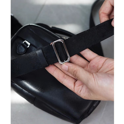 小巧卻容量十足！真皮迷你斜背包/男女通用，兩用，可斜挎 第11張的照片