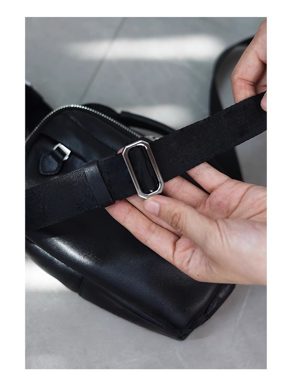 小巧卻容量十足！真皮迷你斜背包/男女通用，兩用，可斜挎 第11張的照片