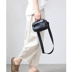 小巧卻容量十足！真皮迷你斜背包/男女通用，兩用，可斜挎 第4張的照片