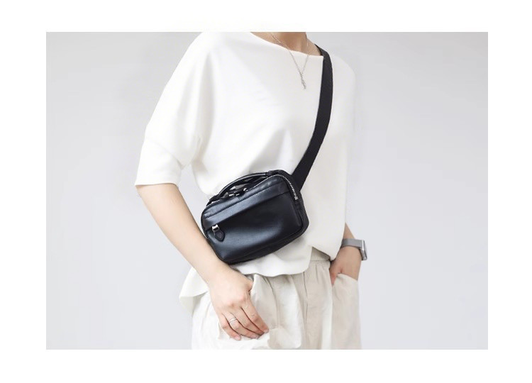 小さめでもしっかり収納◎本革ミニボディバッグ／ユニセックス・2WAY・斜めがけ可
