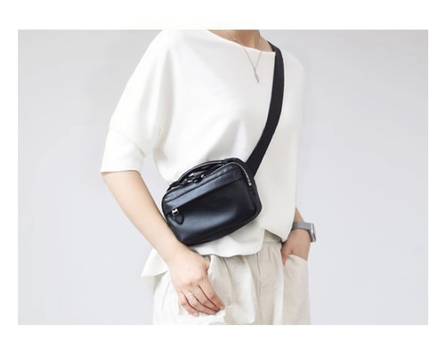 JiTan 本革ボディバッグ 美品 もりすん ミニバッグ ポーチ 6月末予定】たった1つで大人コーデに様変わりする「本革ボディバッグ