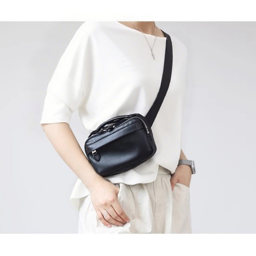 小さめでもしっかり収納◎本革ミニボディバッグ／ユニセックス・2WAY