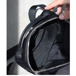 小巧卻容量十足！真皮迷你斜背包/男女通用，兩用，可斜挎 第12張的照片