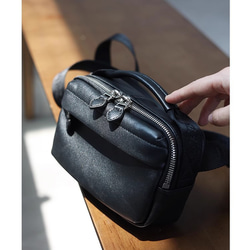 小巧卻容量十足！真皮迷你斜背包/男女通用，兩用，可斜挎 第8張的照片