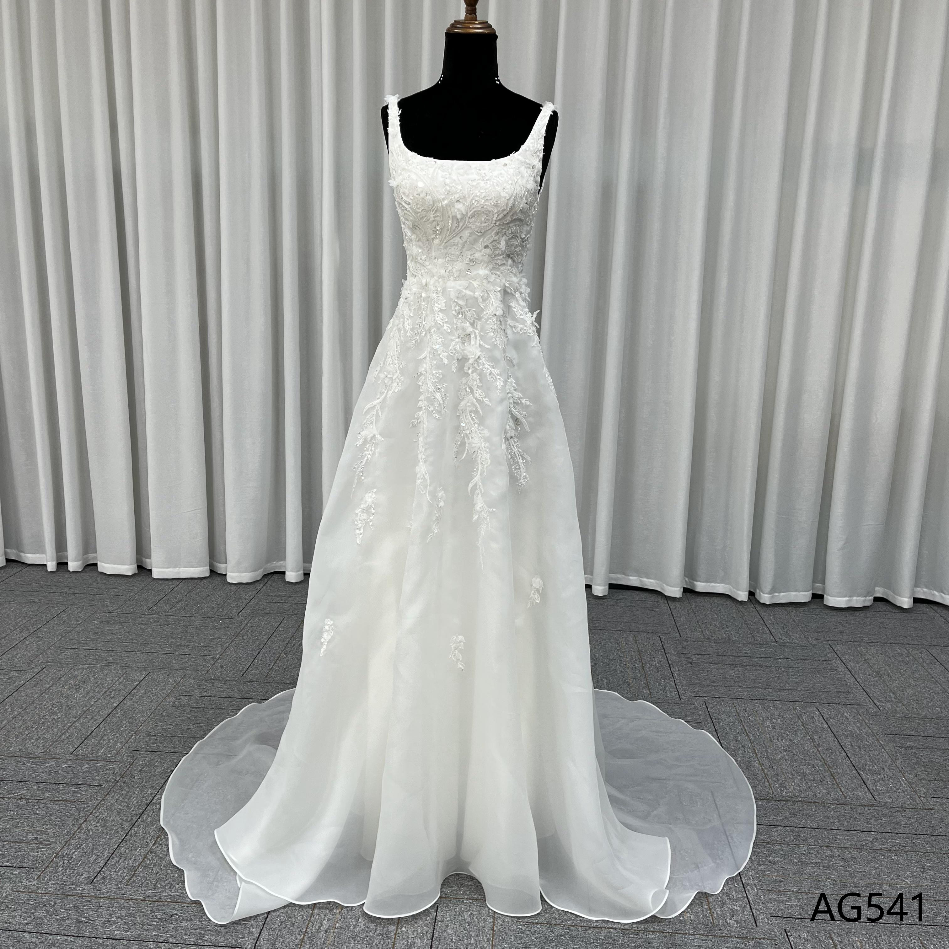 お買い得です　スクエアネック　ホワイト　肩紐あり　スレンダーライン　素材感　シンプル　白　可愛い　ワンピース結婚式2次会