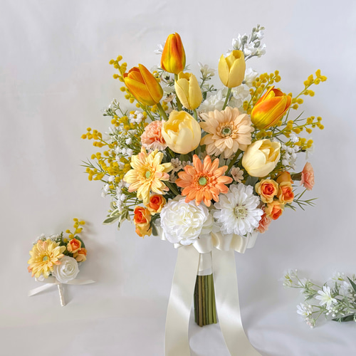 受注再販】ガーベラ と チューリップ のガーデン風 クラッチブーケ