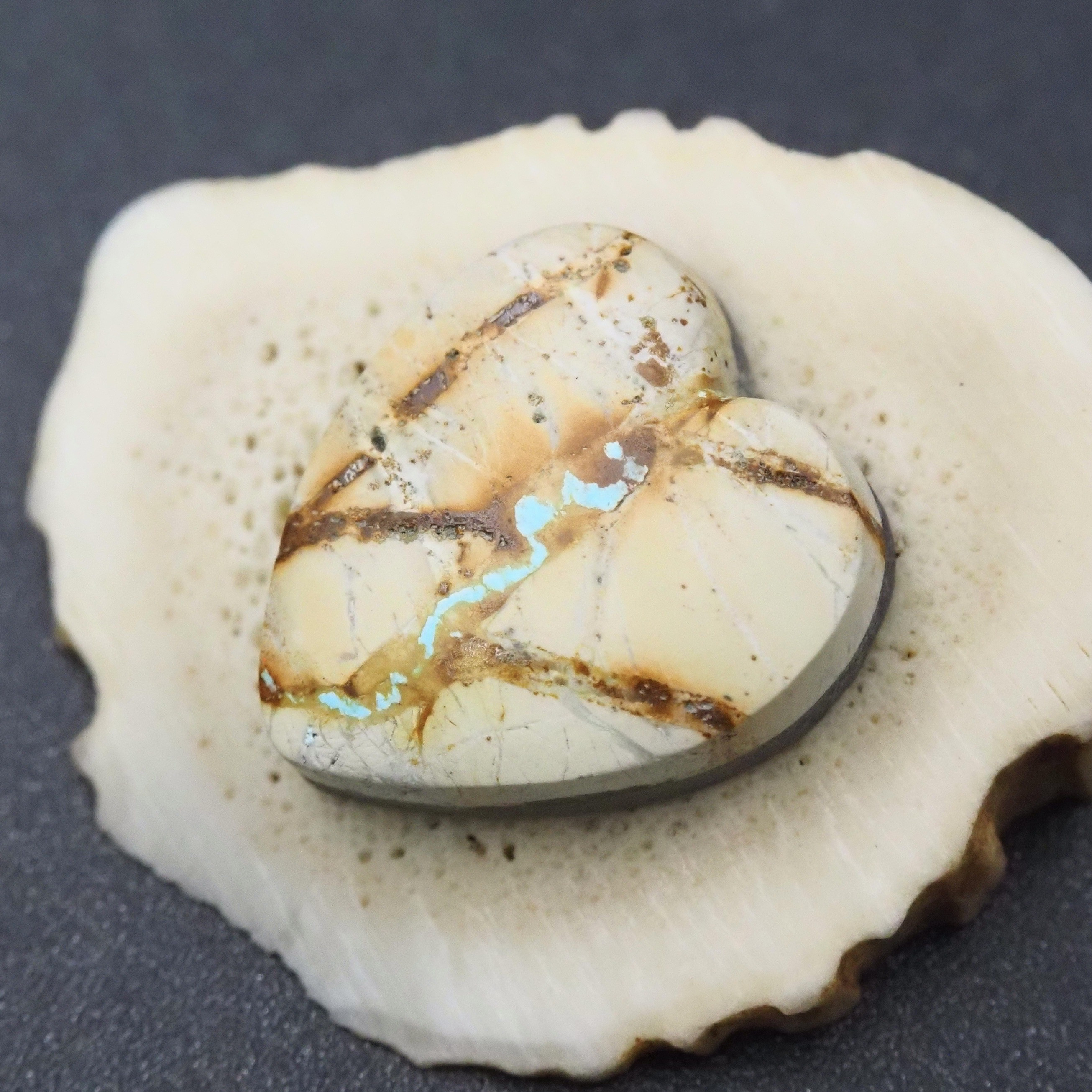 16,4ct Royston Turquoise ロイストン リボンターコイズ R-84 ハート ルース 天然石