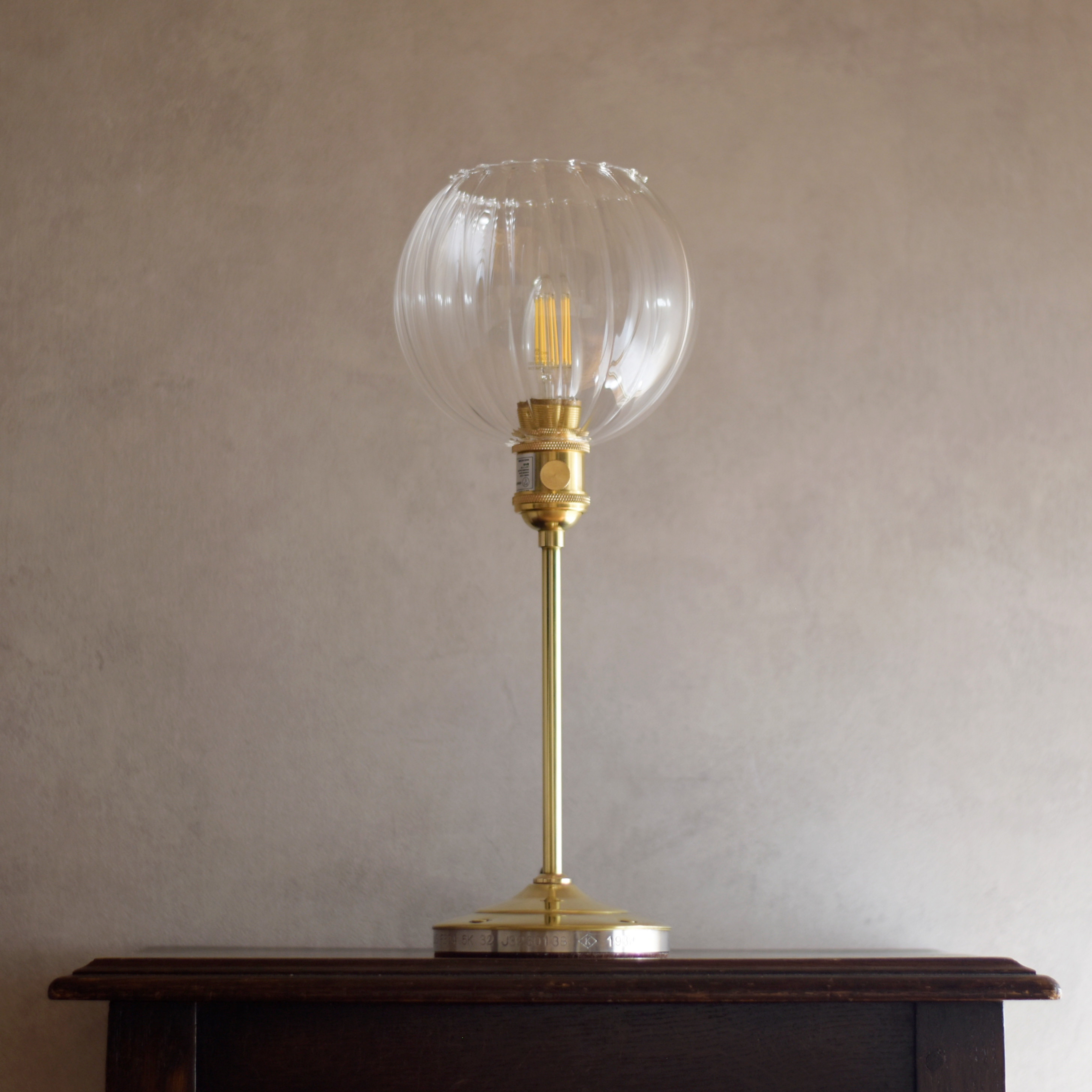 真鍮のスタンドライト 丸ガラスシェード