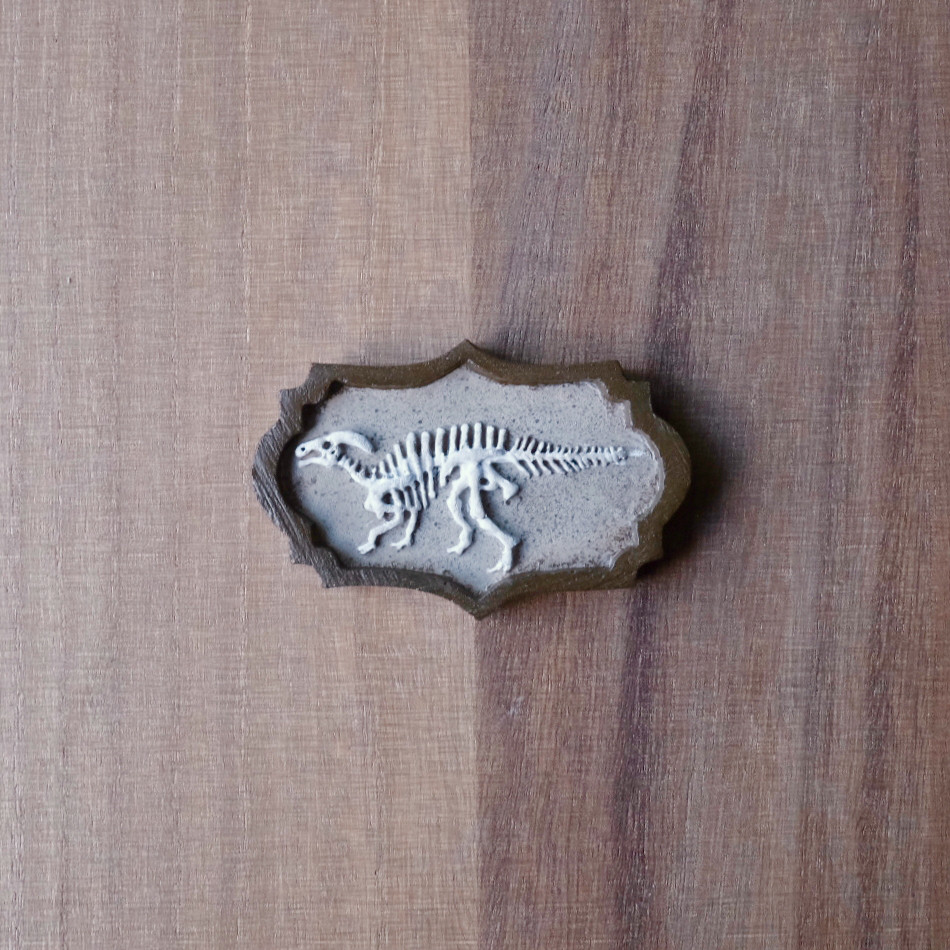 額縁ブローチ　パラサウロロフス