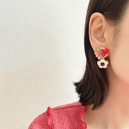 サッカーボールのイヤリング【夏・大人可愛い・遊び心・レッド・ハート