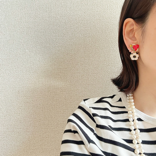 サッカーボールのイヤリング【夏・大人可愛い・遊び心・レッド・ハート