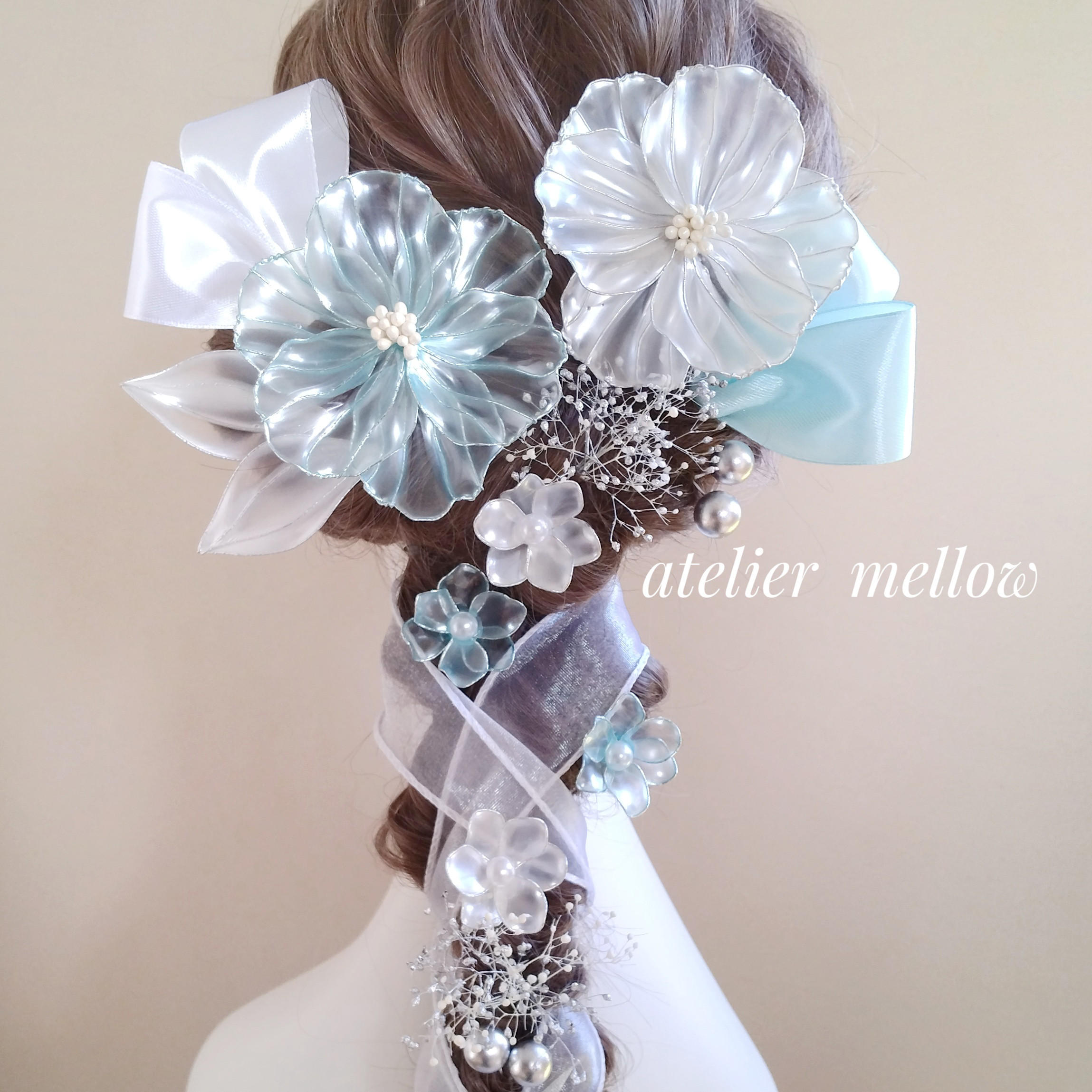 成人式　髪飾り 水色 白❁アメリカンフラワー ❁ ディップフラワー ❁  ウェディング 七五三  卒業式　結婚式