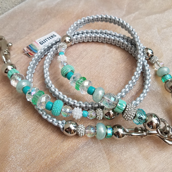 革編みビーズリード[ミントキャンディー革色シルバー]30kgまでのワンちゃん用　2way バギー飛出し防止 3枚目の画像