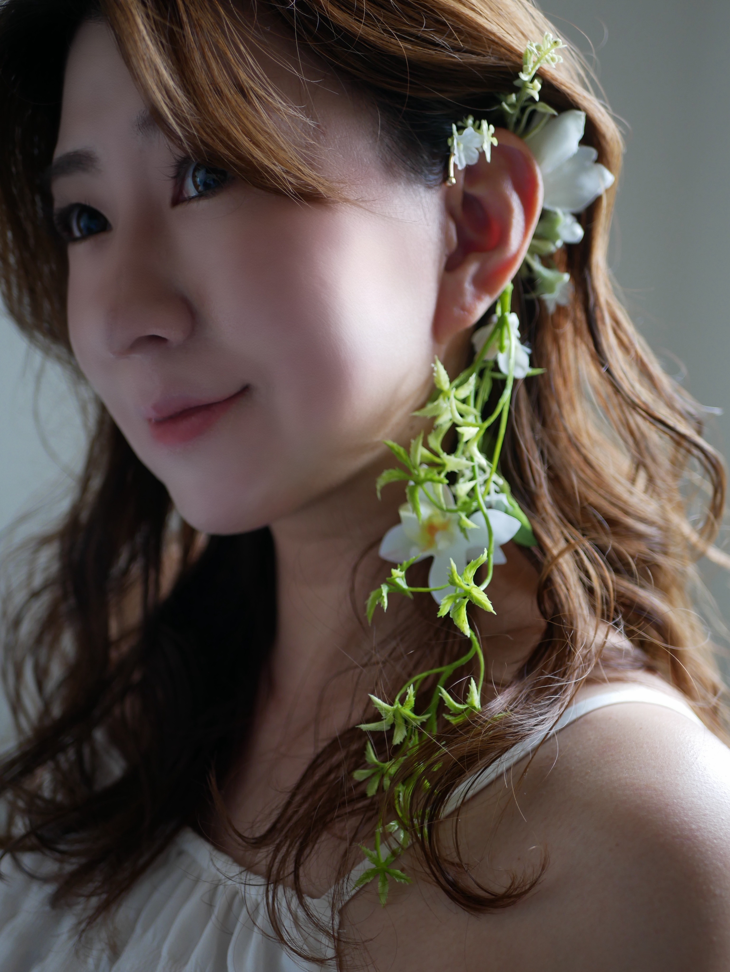 【サマー】フラワーイヤーカフ　イヤーカフ　造花イヤーカフ　ウェディングアクセサリー　アーティフィシャルフラワー