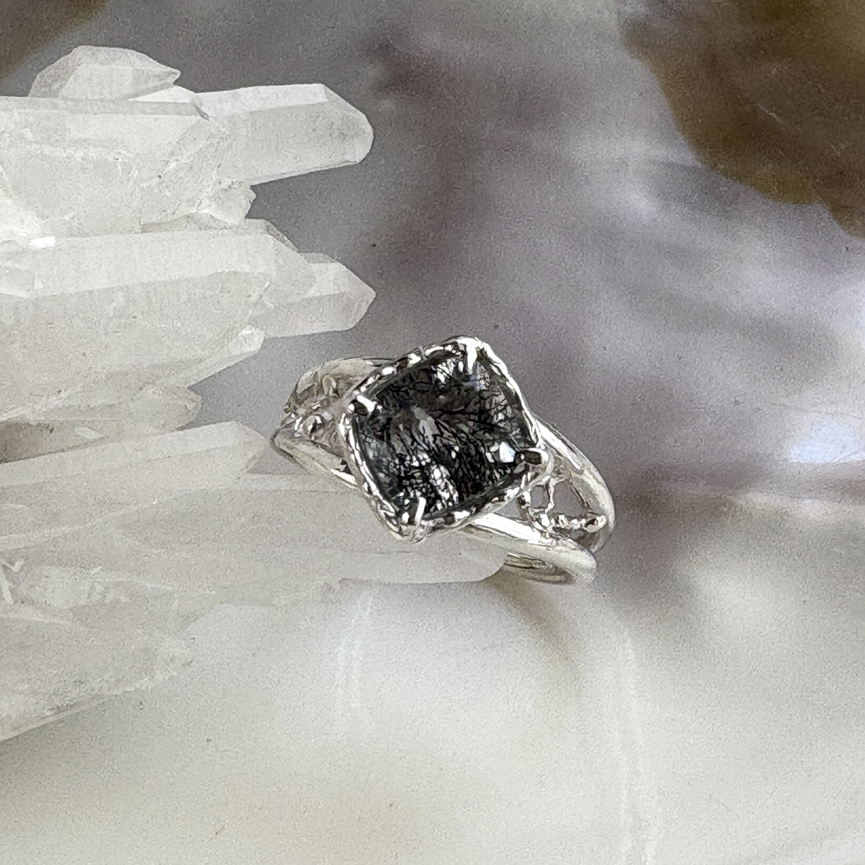 【一点物】黒い光のリング（フリーサイズ）（silver925）