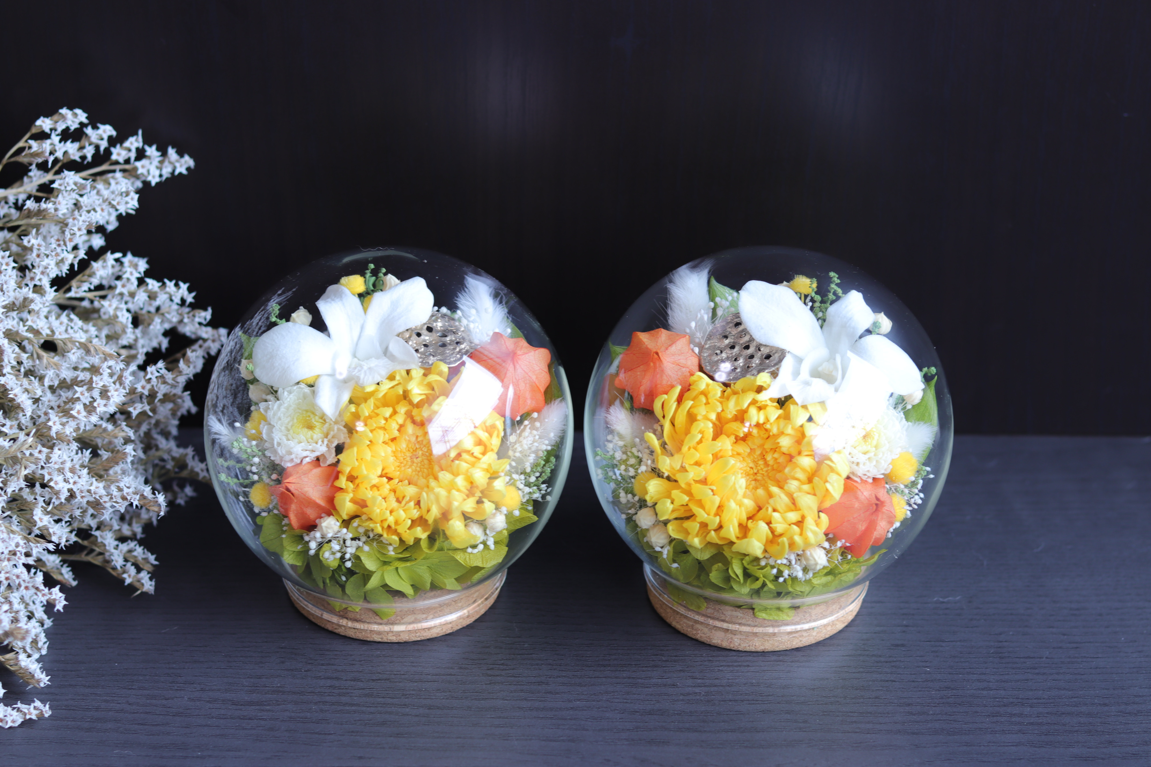 【大切な方に贈る仏花】鬼灯と輪菊＋蓮の花托（一対）＊プリザーブドフラワー